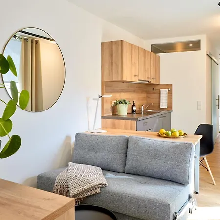 Aparthotel Modern Ausgebauter Ueberseecontainer Als Tiny House