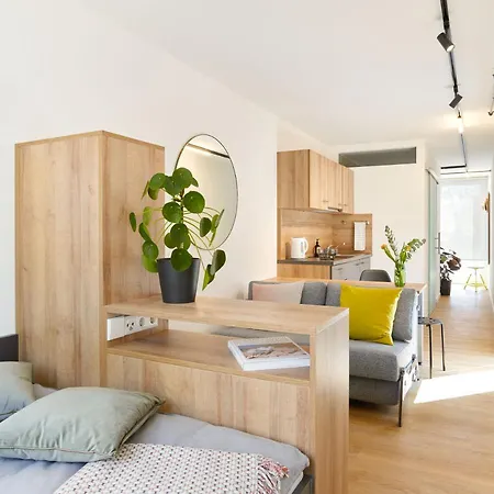 Modern Ausgebauter Ueberseecontainer Als Tiny House Aparthotel *