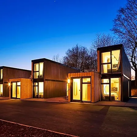 Modern Ausgebauter Ueberseecontainer Als Tiny House Апарт-отель