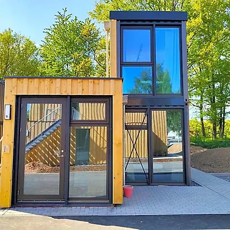 Modern Ausgebauter Ueberseecontainer Als Tiny House